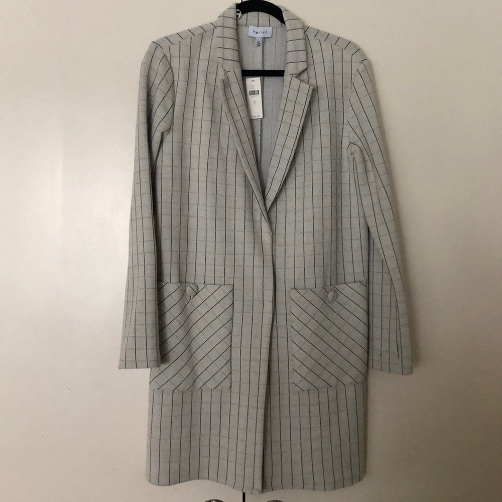 Harlyn black and white coat.